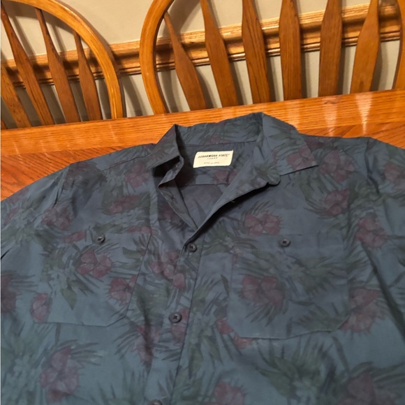 Men's Floral Patterned Button Down Shirt - Picture 4 of 11